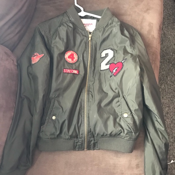 CLOTHES - Picture 5 of 8